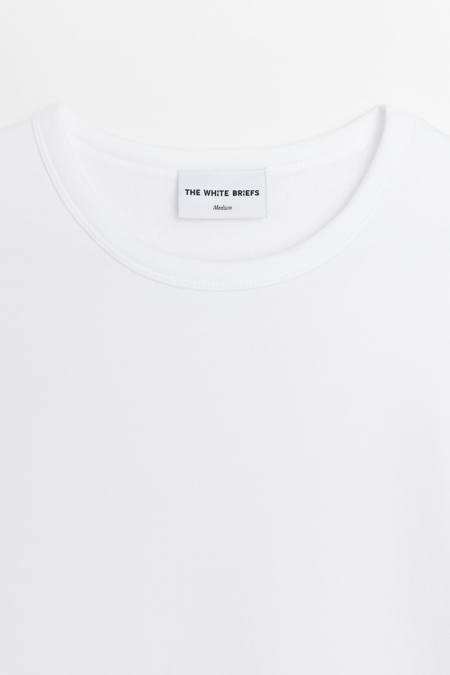 The fit is neat snugged and perfect underneath your shirt or blouson. The crew neck is with a 12 mm neck binding.