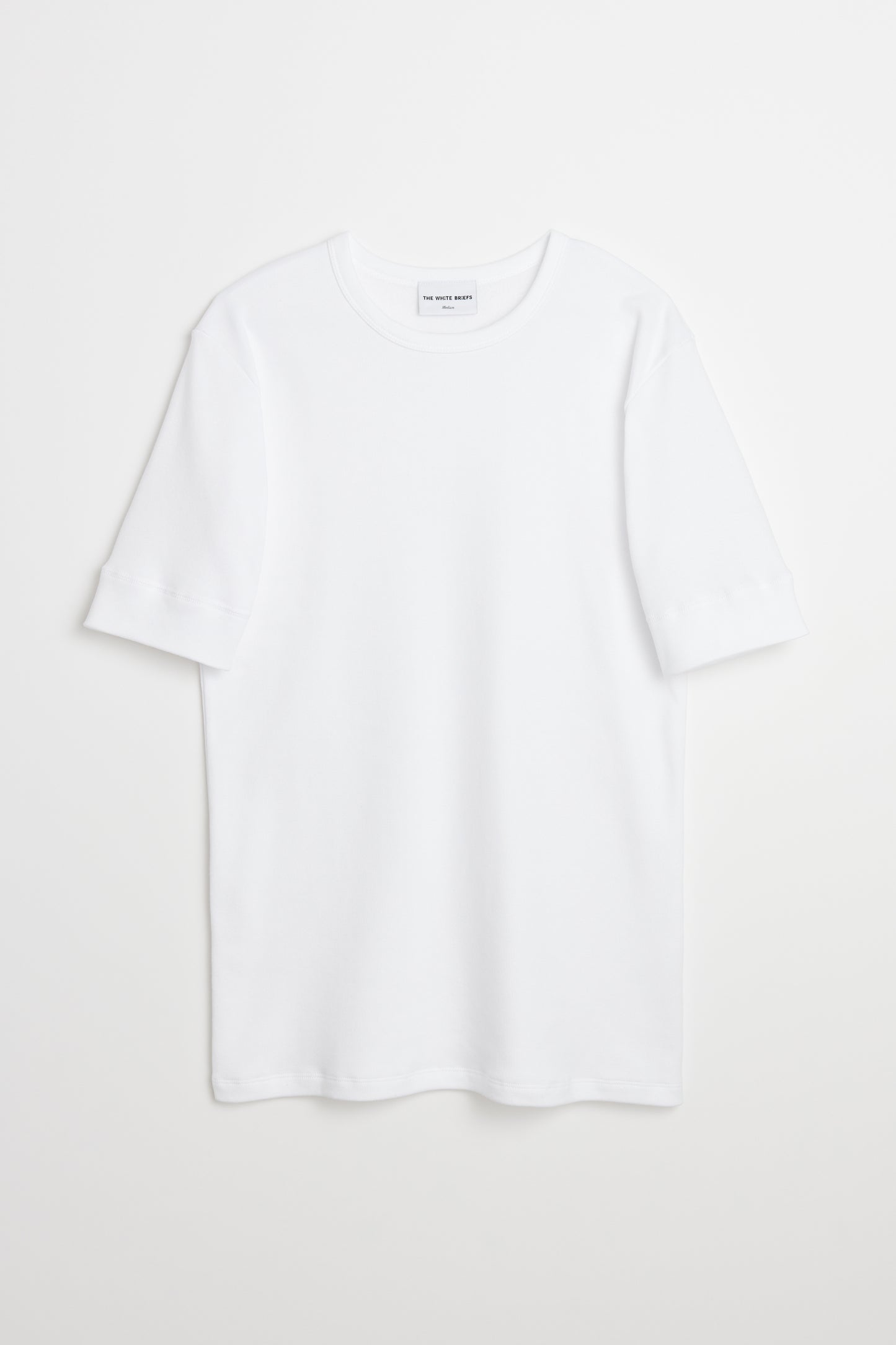 The sleeve is folded with a 4 cm edge stitched with a flat seam for that sturdier look. The combed cotton fleece makes you warm on the inside 