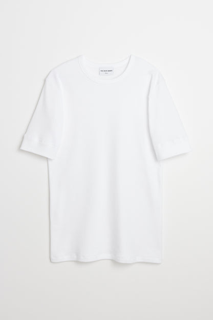 The sleeve is folded with a 4 cm edge stitched with a flat seam for that sturdier look. The combed cotton fleece makes you warm on the inside 