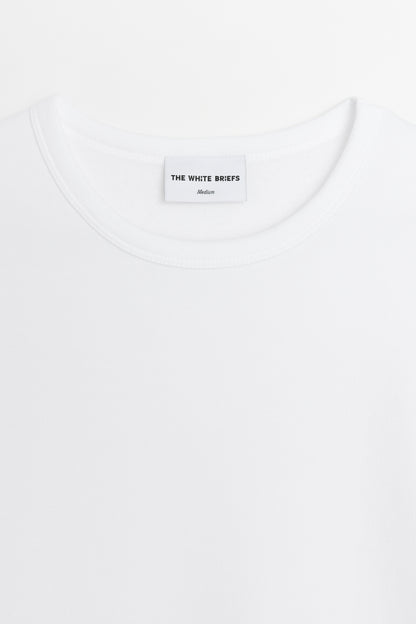 The fit is neat snugged and perfect underneath your shirt or blouson. The crew neck is with a 12 mm neck binding.